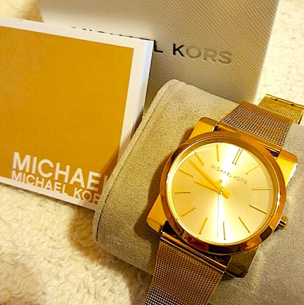 Michael Kors Square Watch in Gold - Picture 2 of 4